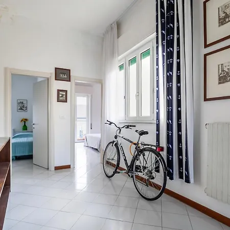 Apartament Roomy With Balconies